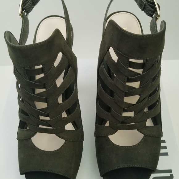 BAR III Nerisa Block Heel Platform Sandal - Picture 5 of 5